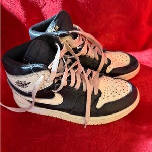 Nike Women's Black and White High-Top Sneakers